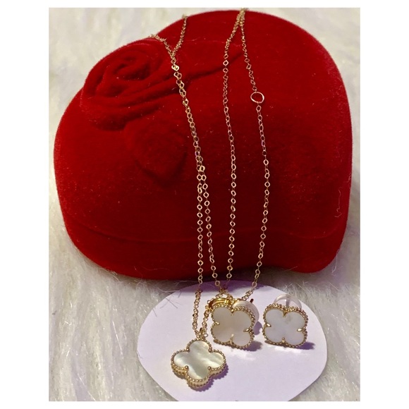 18k Solid Gold Clover Set - Picture 1 of 10